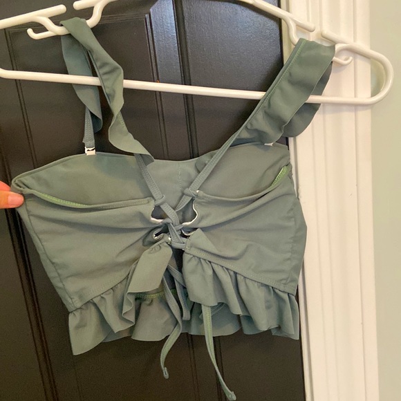 Cute green ruffle swimsuit - Picture 4 of 4